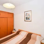In With Two-bedrooms 3 Apartman