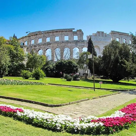 In With Two-bedrooms 3 * Pula