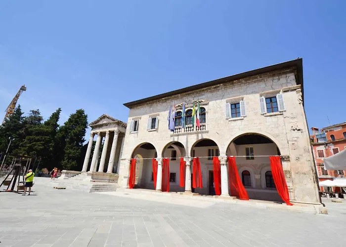 Apartment In With Two-bedrooms 3