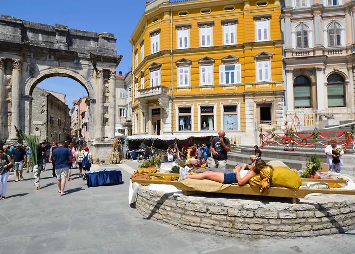 Apartment In With Two-bedrooms 3 *