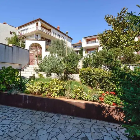 In With Two-bedrooms 3 * Pola