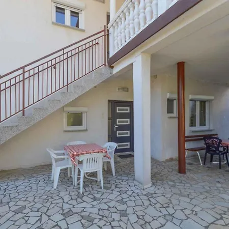 In With Two-bedrooms 3 * Pola