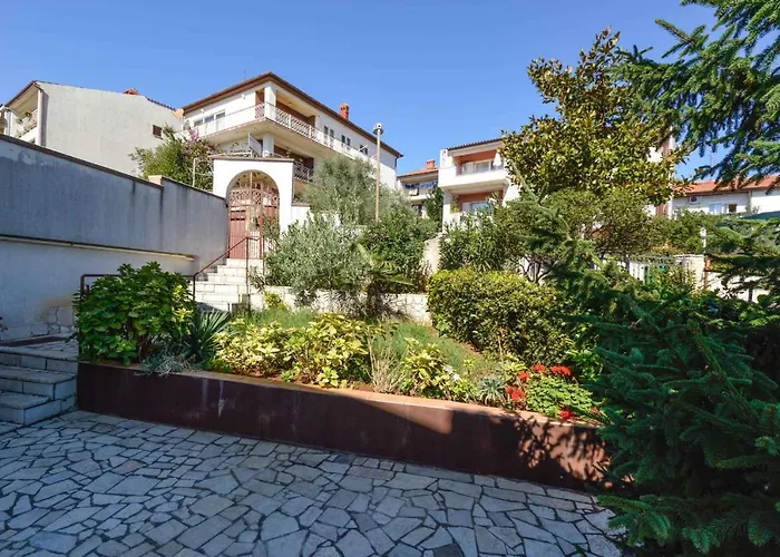 In With Two-bedrooms 3 * Pola